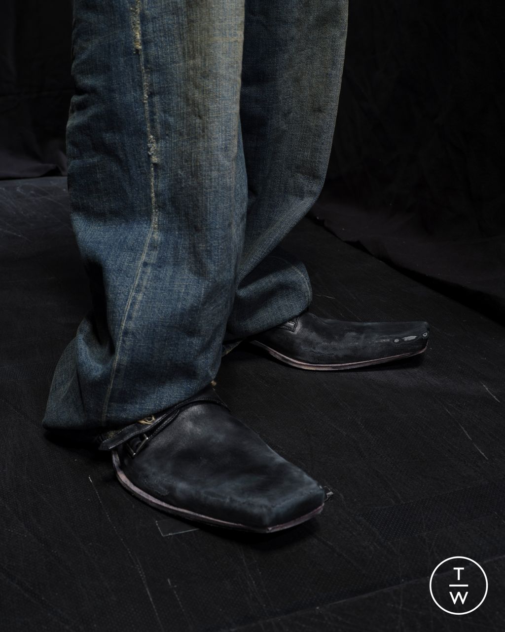 Fashion Week Paris Fall/Winter 2025 look 41 de la collection Balenciaga womenswear accessories