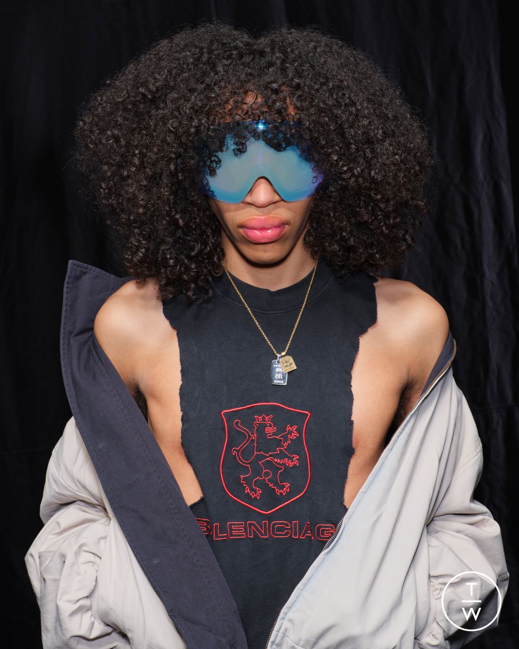 Fashion Week Paris Fall/Winter 2025 look 60 de la collection Balenciaga womenswear accessories