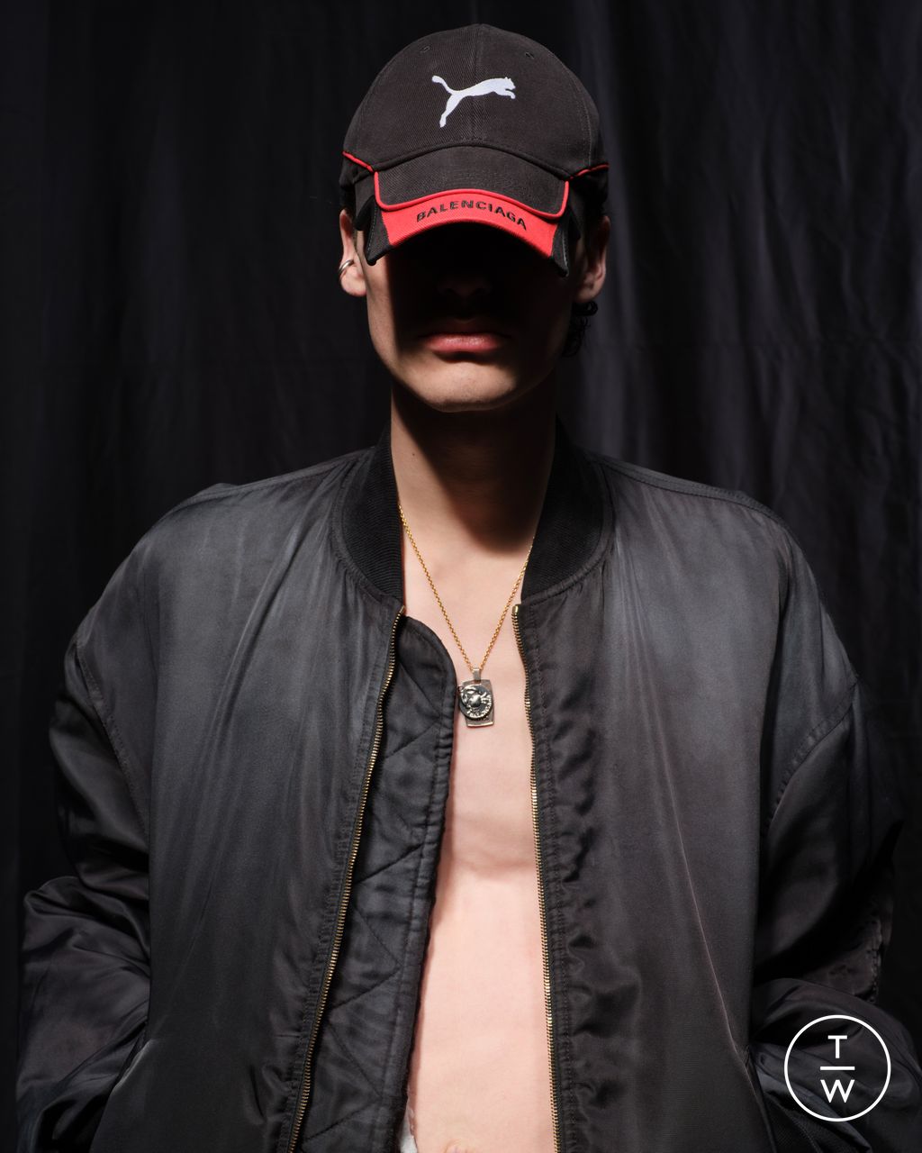 Fashion Week Paris Fall/Winter 2025 look 64 from the Balenciaga collection 女装配饰