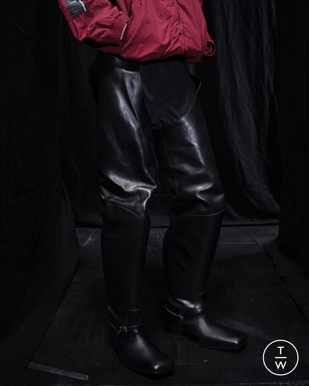 Fashion Week Paris Fall/Winter 2025 look 67 de la collection Balenciaga womenswear accessories