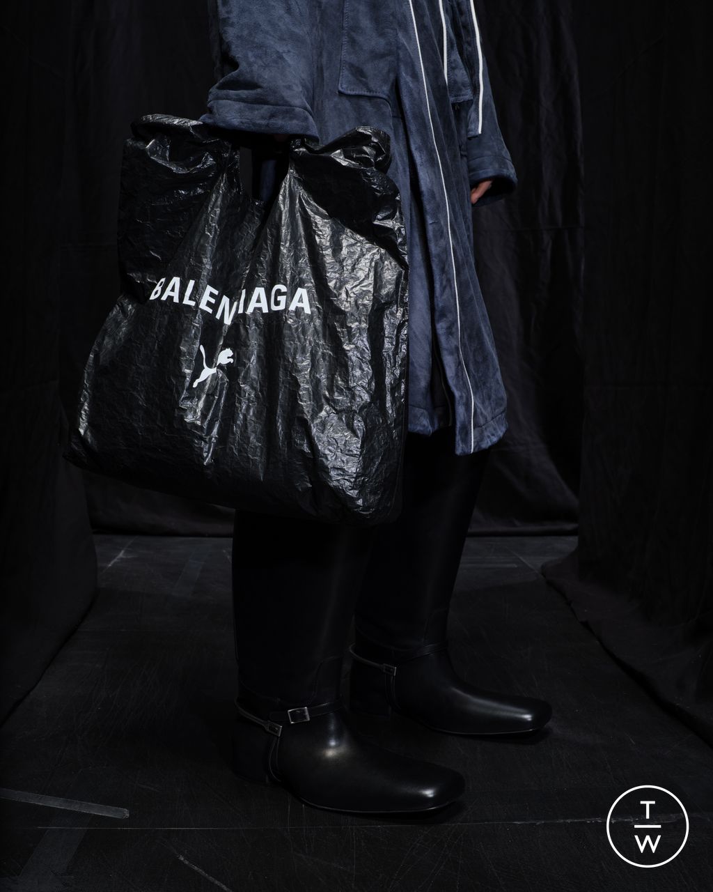 Fashion Week Paris Fall/Winter 2025 look 70 from the Balenciaga collection womenswear accessories