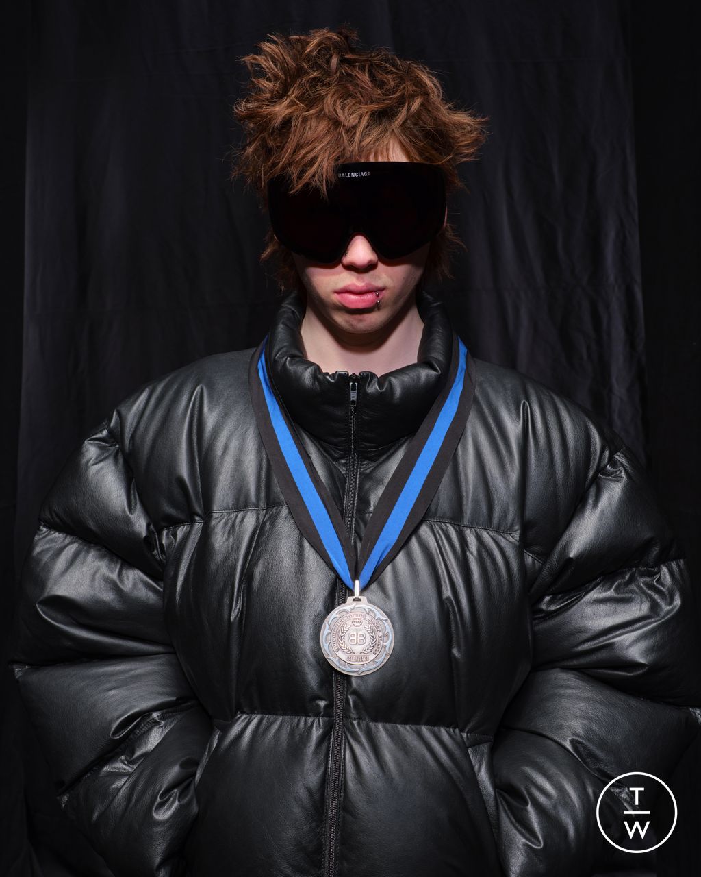 Fashion Week Paris Fall/Winter 2025 look 72 from the Balenciaga collection womenswear accessories