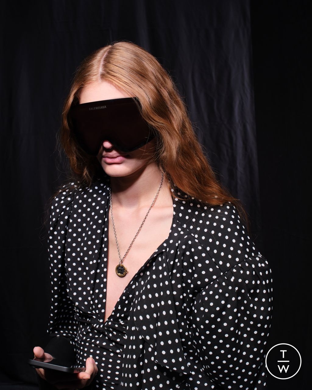 Fashion Week Paris Fall/Winter 2025 look 85 de la collection Balenciaga womenswear accessories