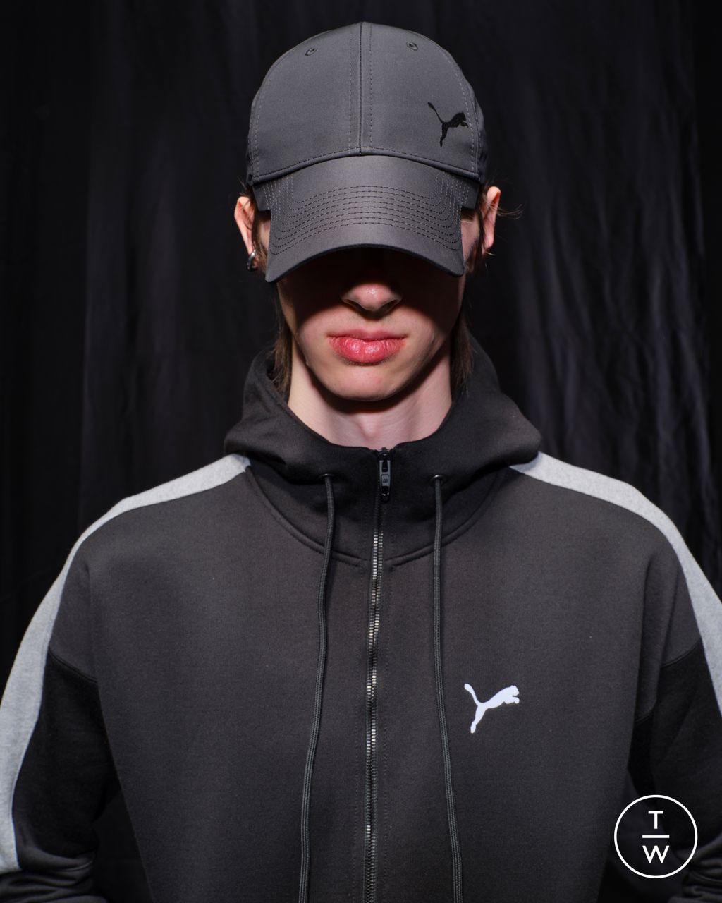 Fashion Week Paris Fall/Winter 2025 look 79 from the Balenciaga collection womenswear accessories