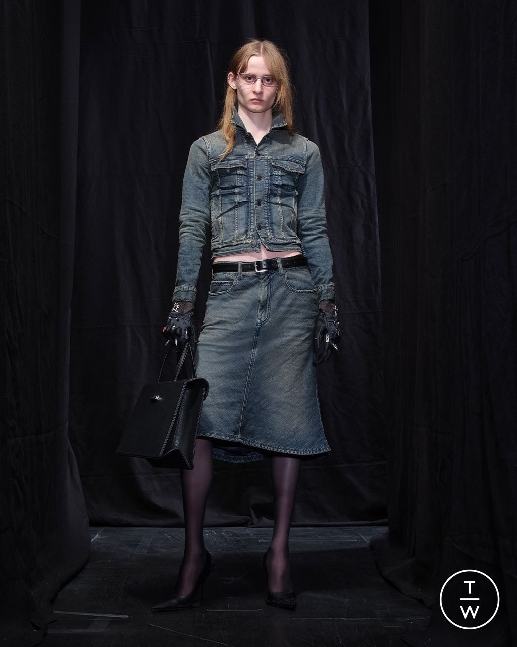 Fashion Week Paris Fall/Winter 2025 look 14 de la collection Balenciaga womenswear