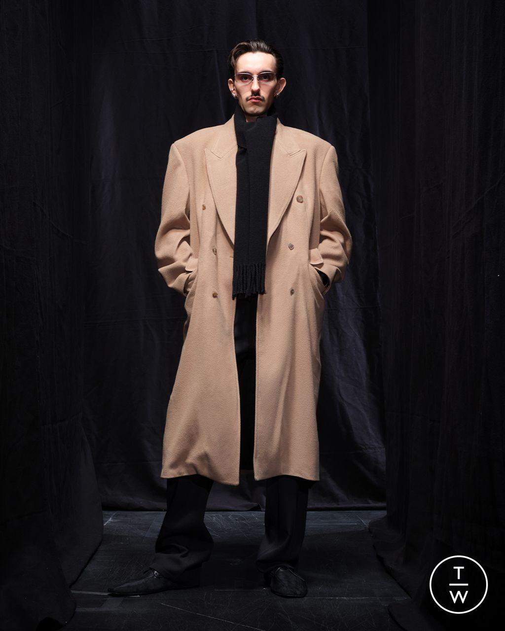 Fashion Week Paris Fall/Winter 2025 look 17 from the Balenciaga collection womenswear