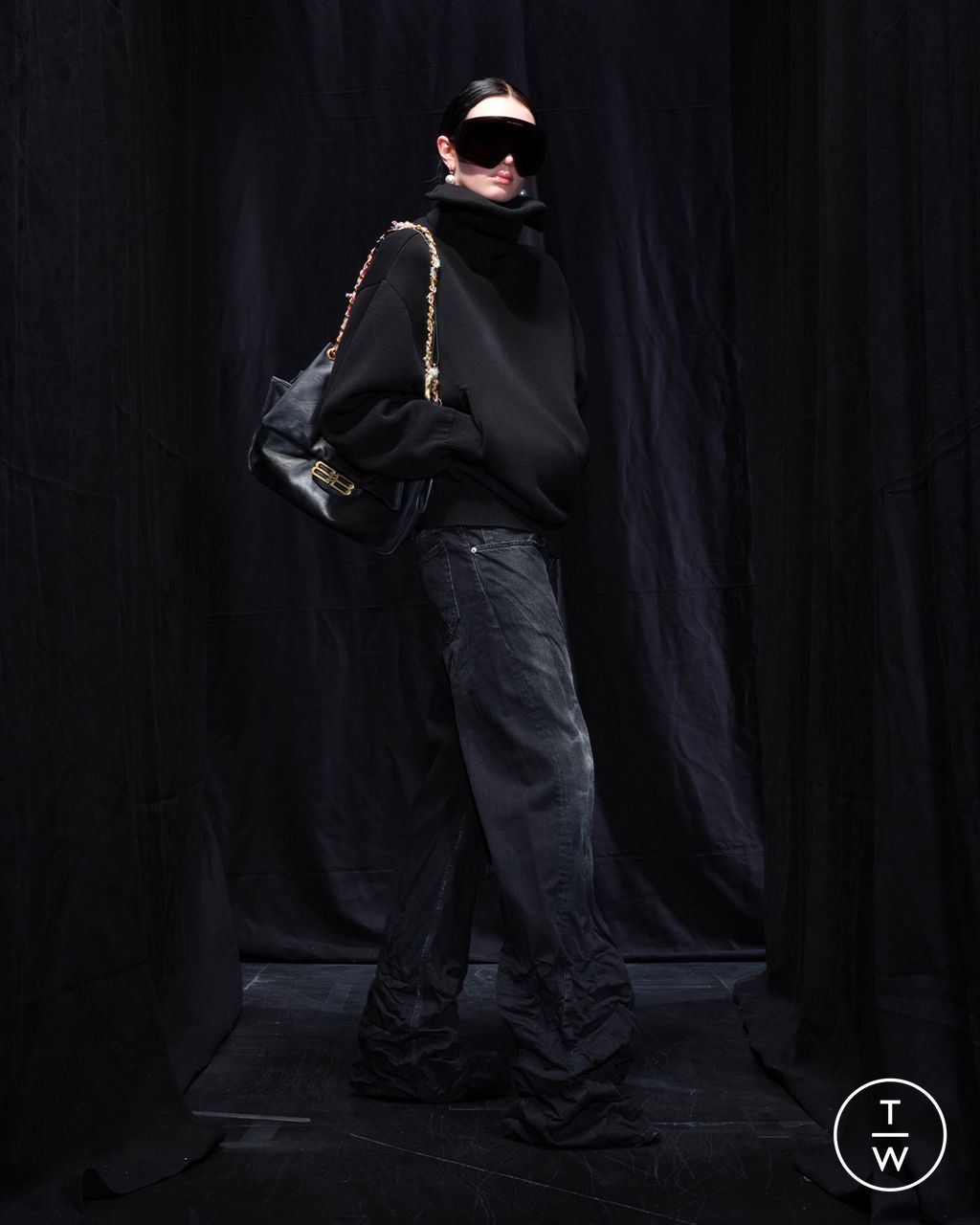 Fashion Week Paris Fall/Winter 2025 look 18 from the Balenciaga collection womenswear