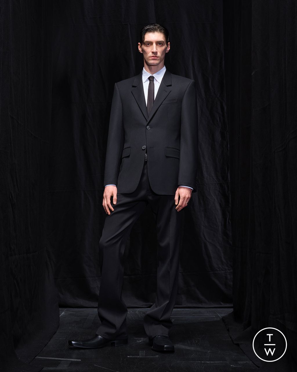 Fashion Week Paris Fall/Winter 2025 look 1 from the Balenciaga collection womenswear