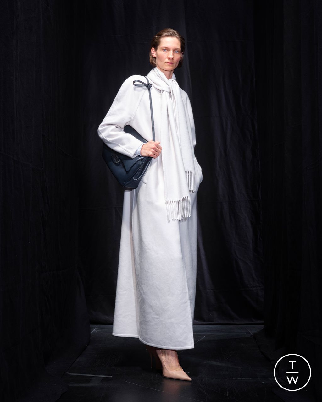 Fashion Week Paris Fall/Winter 2025 look 20 from the Balenciaga collection womenswear