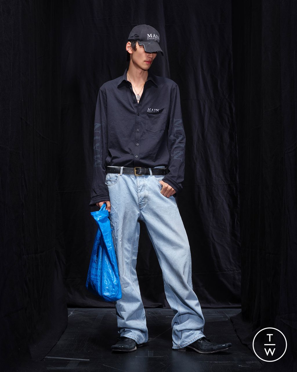 Fashion Week Paris Fall/Winter 2025 look 25 from the Balenciaga collection womenswear