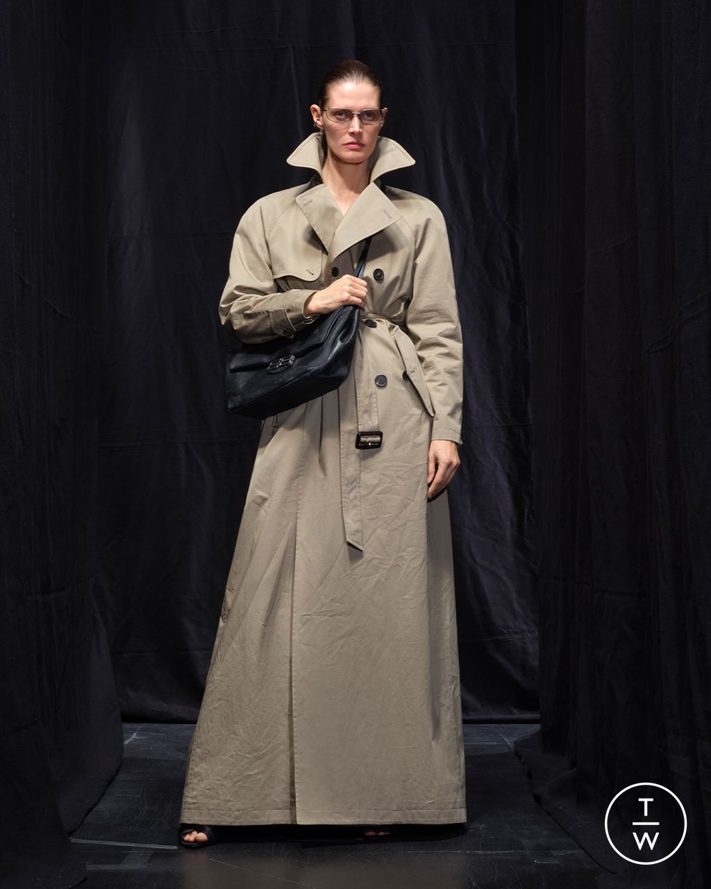 Fashion Week Paris Fall/Winter 2025 look 26 from the Balenciaga collection womenswear