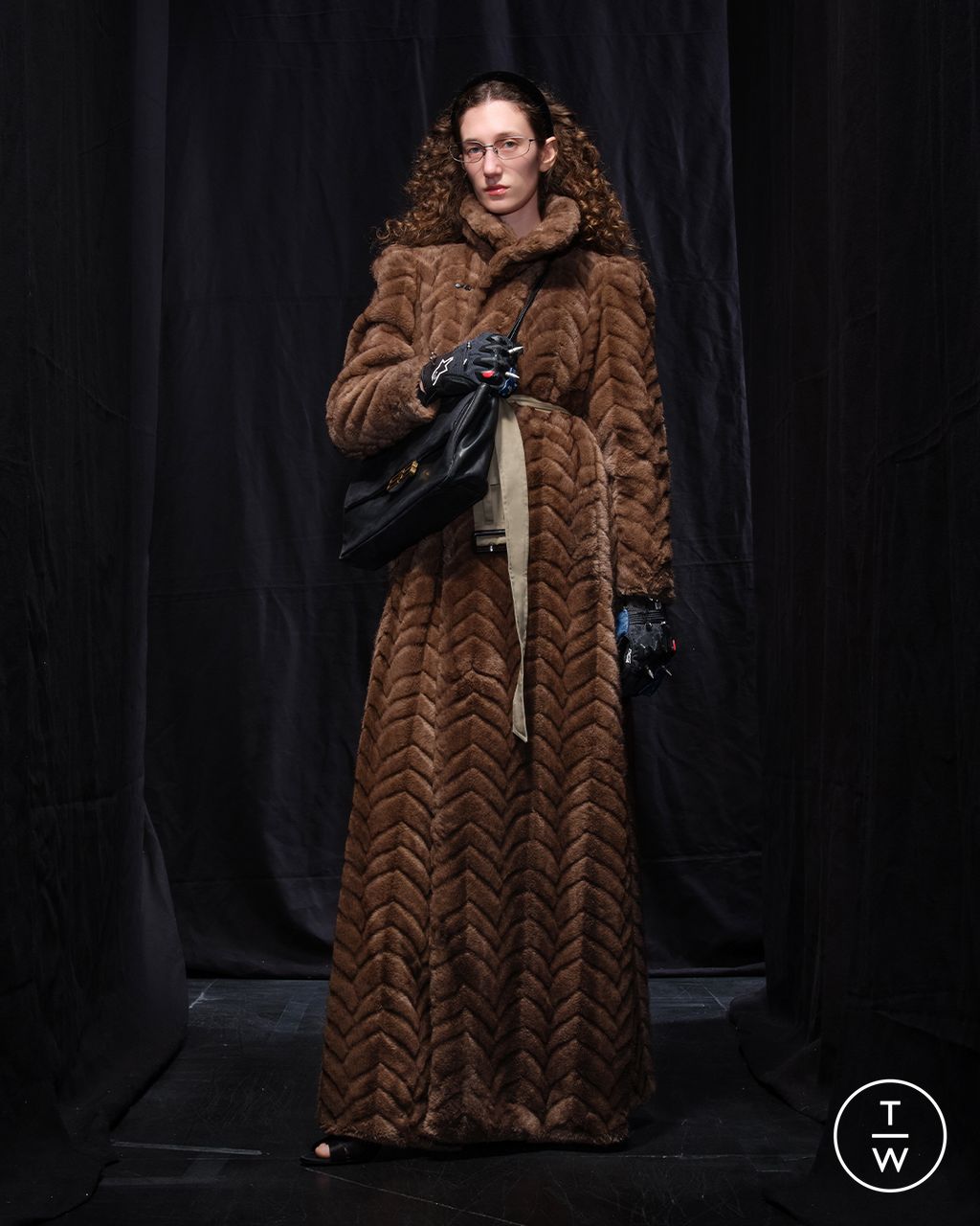 Fashion Week Paris Fall/Winter 2025 look 28 from the Balenciaga collection womenswear