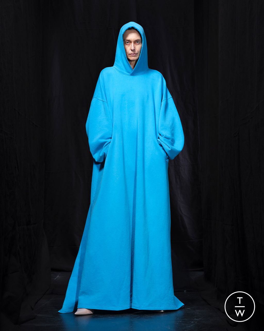 Fashion Week Paris Fall/Winter 2025 look 30 from the Balenciaga collection womenswear