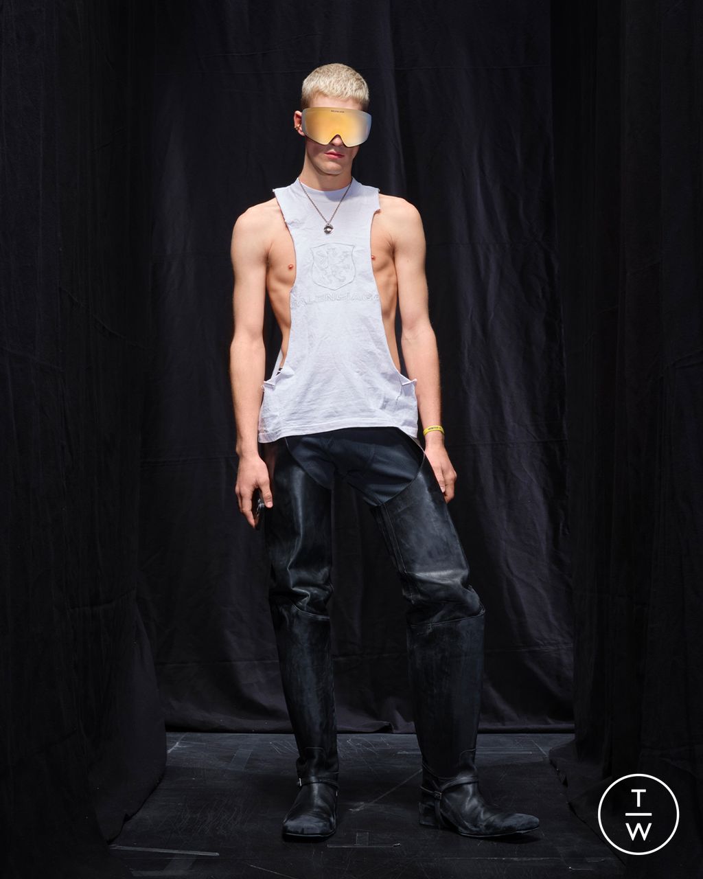 Fashion Week Paris Fall/Winter 2025 look 35 from the Balenciaga collection womenswear