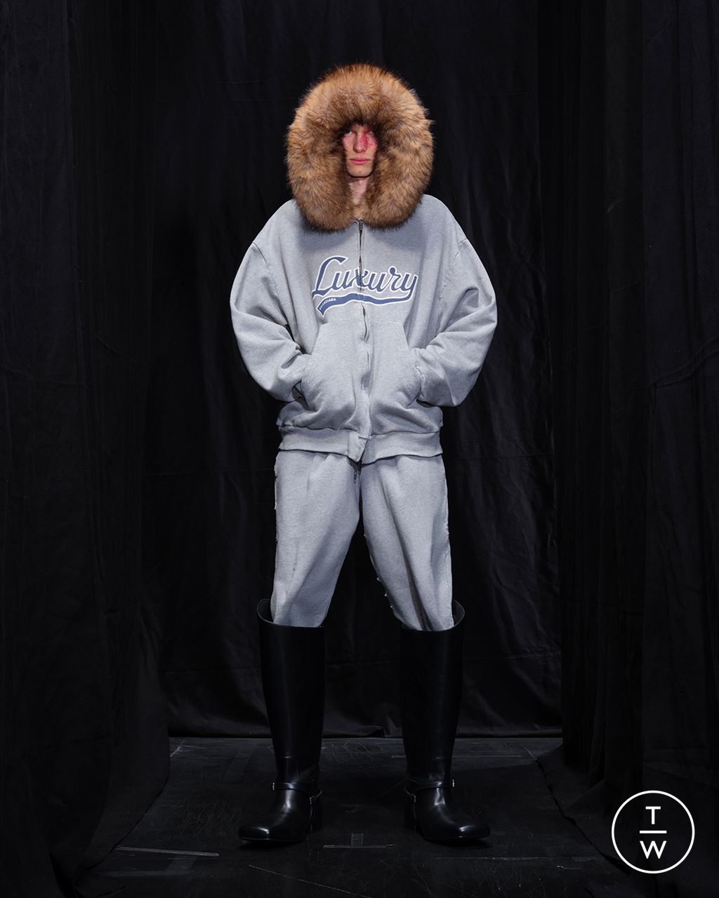 Fashion Week Paris Fall/Winter 2025 look 40 from the Balenciaga collection womenswear