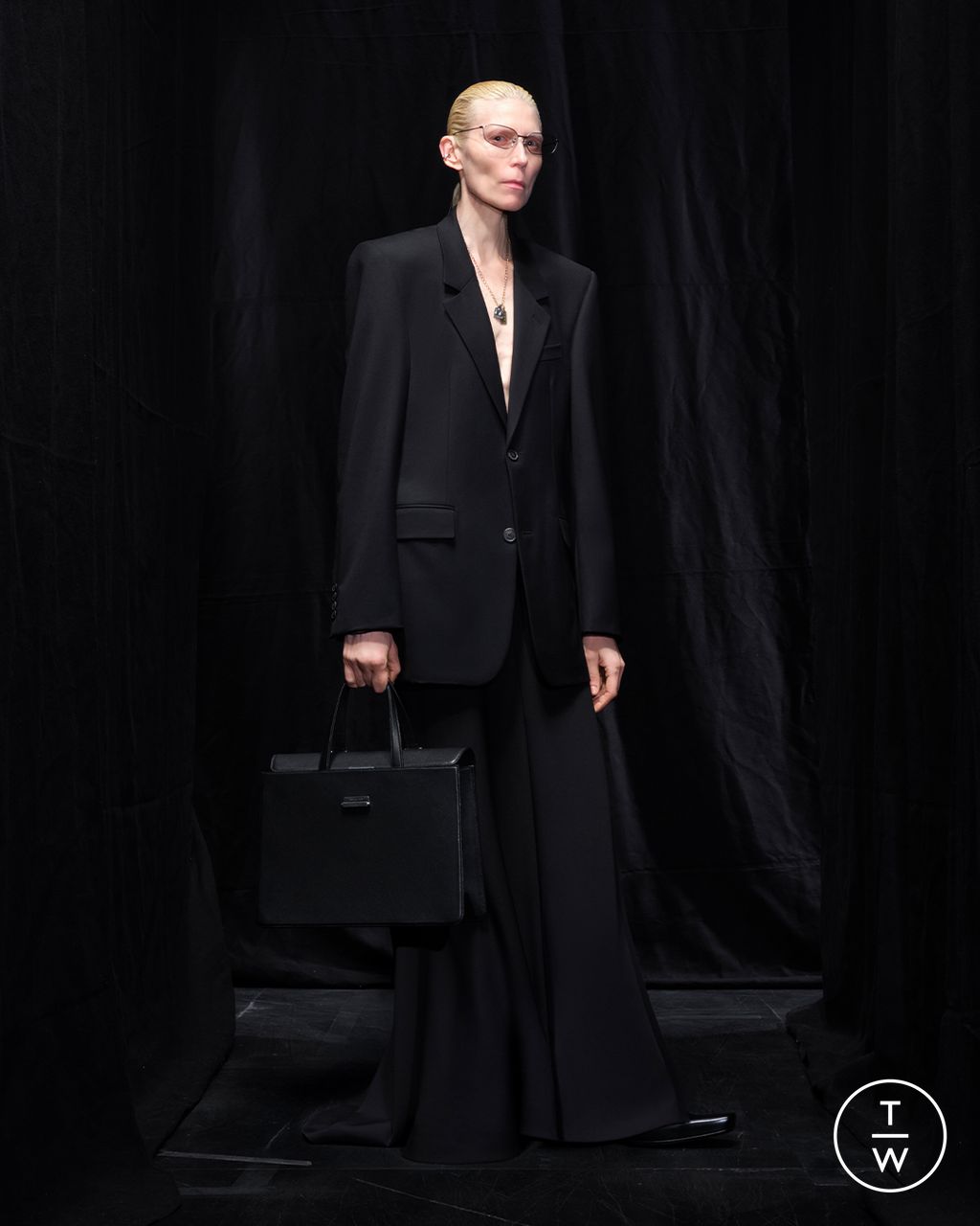Fashion Week Paris Fall/Winter 2025 look 4 from the Balenciaga collection womenswear