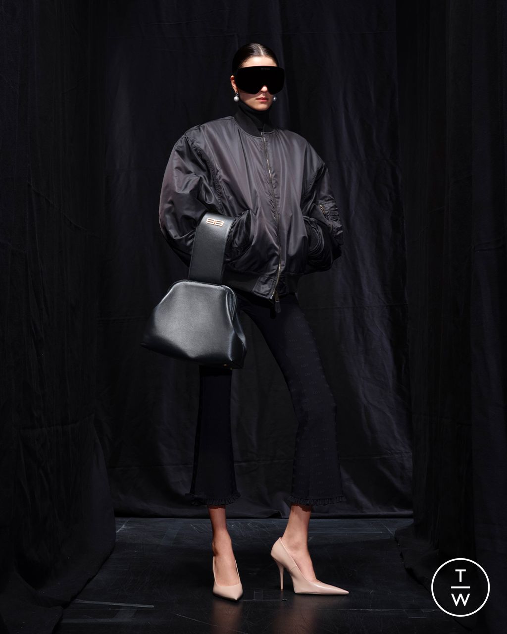 Fashion Week Paris Fall/Winter 2025 look 53 from the Balenciaga collection womenswear