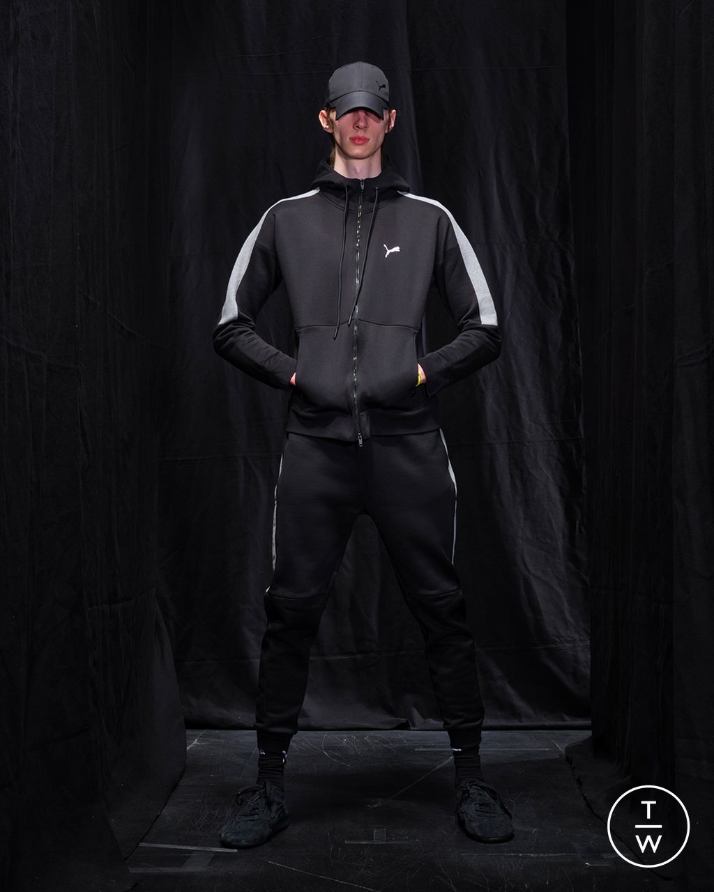 Fashion Week Paris Fall/Winter 2025 look 60 from the Balenciaga collection womenswear