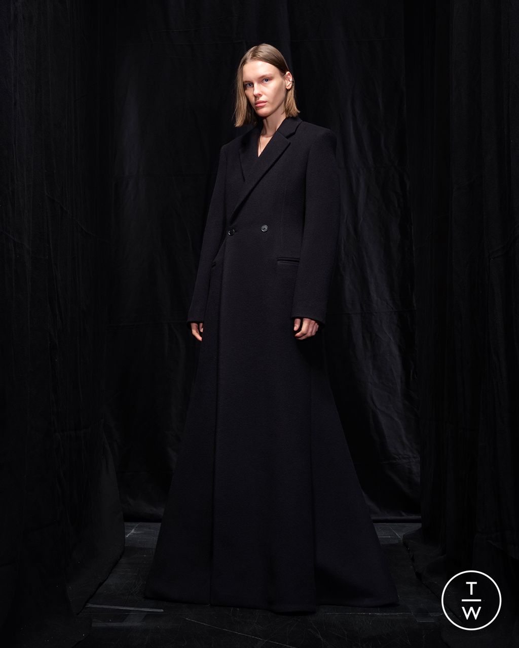 Fashion Week Paris Fall/Winter 2025 look 6 from the Balenciaga collection womenswear