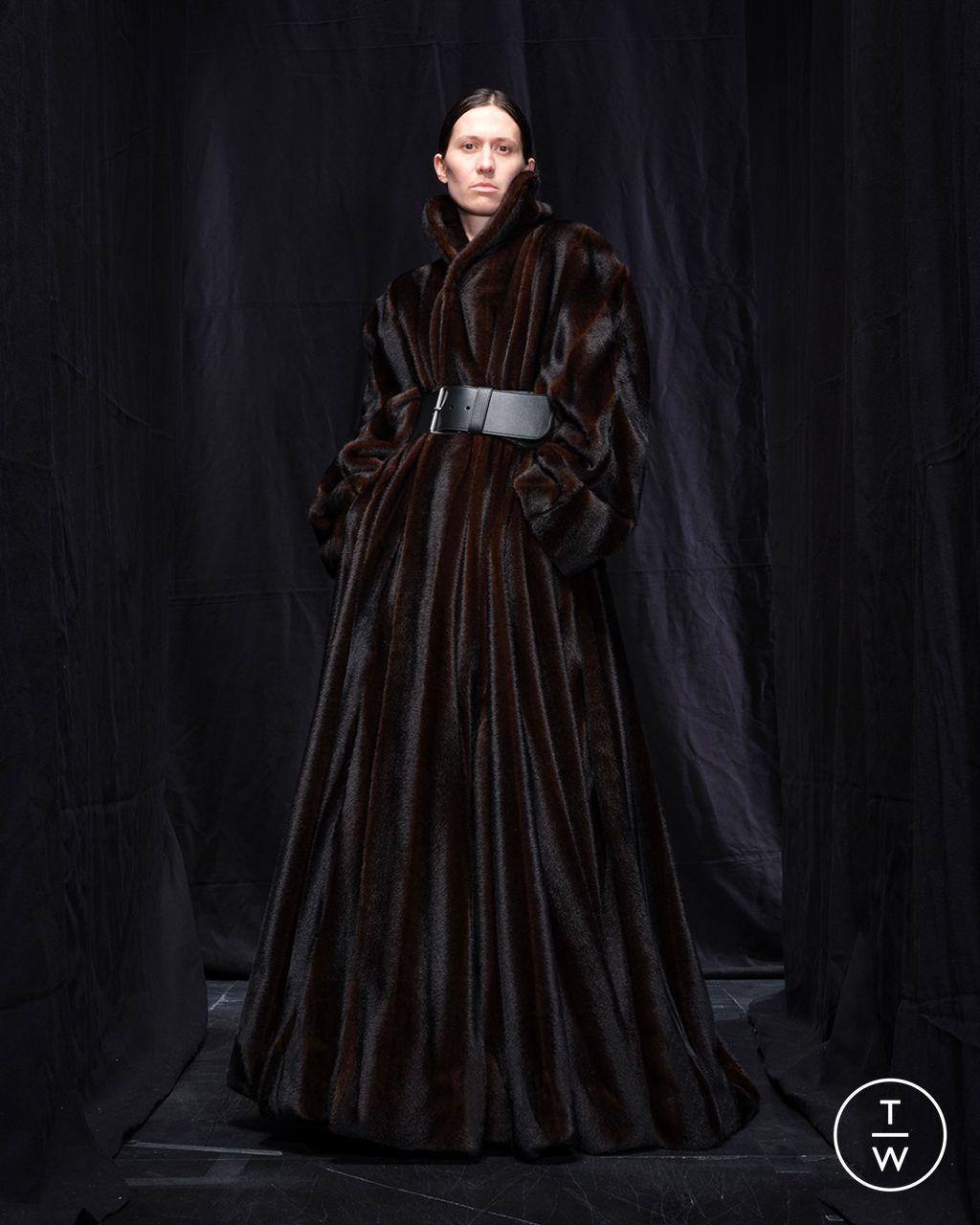 Fashion Week Paris Fall/Winter 2025 look 74 from the Balenciaga collection womenswear