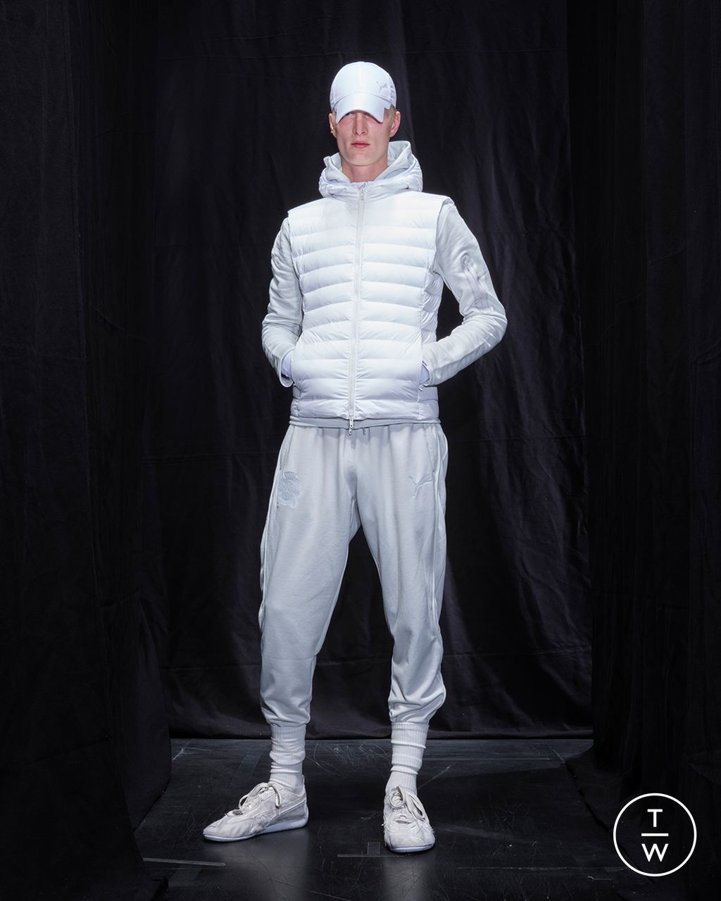 Fashion Week Paris Fall/Winter 2025 look 77 from the Balenciaga collection womenswear