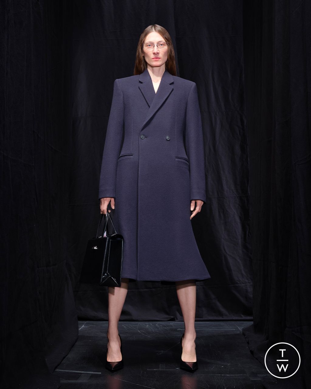 Fashion Week Paris Fall/Winter 2025 look 8 from the Balenciaga collection womenswear