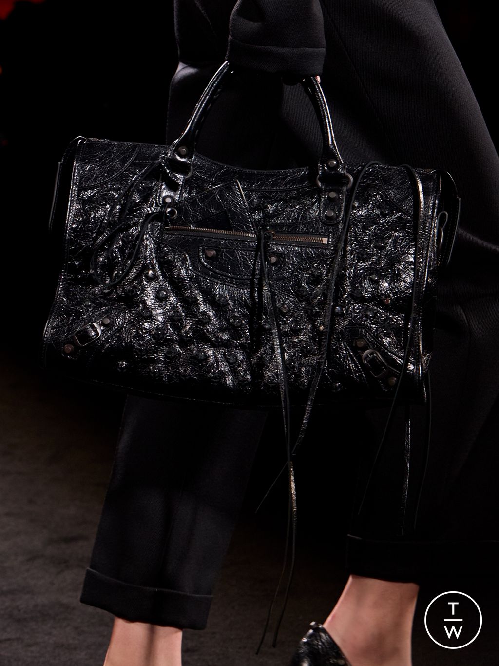 Fashion Week Paris Fall/Winter 2026 look 9 from the Balenciaga collection womenswear accessories