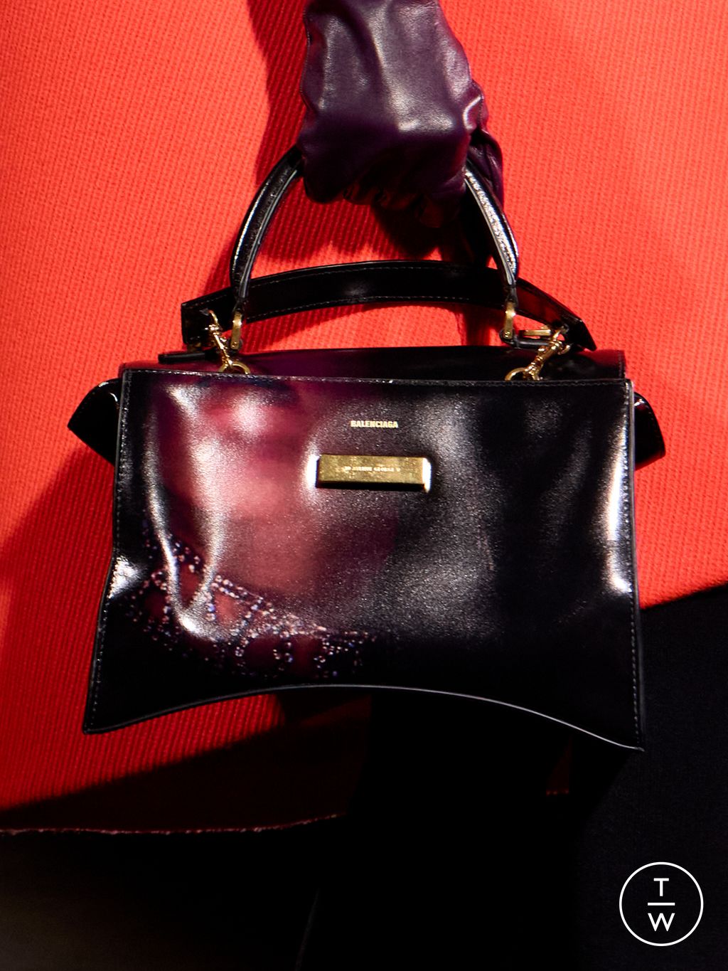 Fashion Week Paris Fall/Winter 2026 look 16 from the Balenciaga collection womenswear accessories