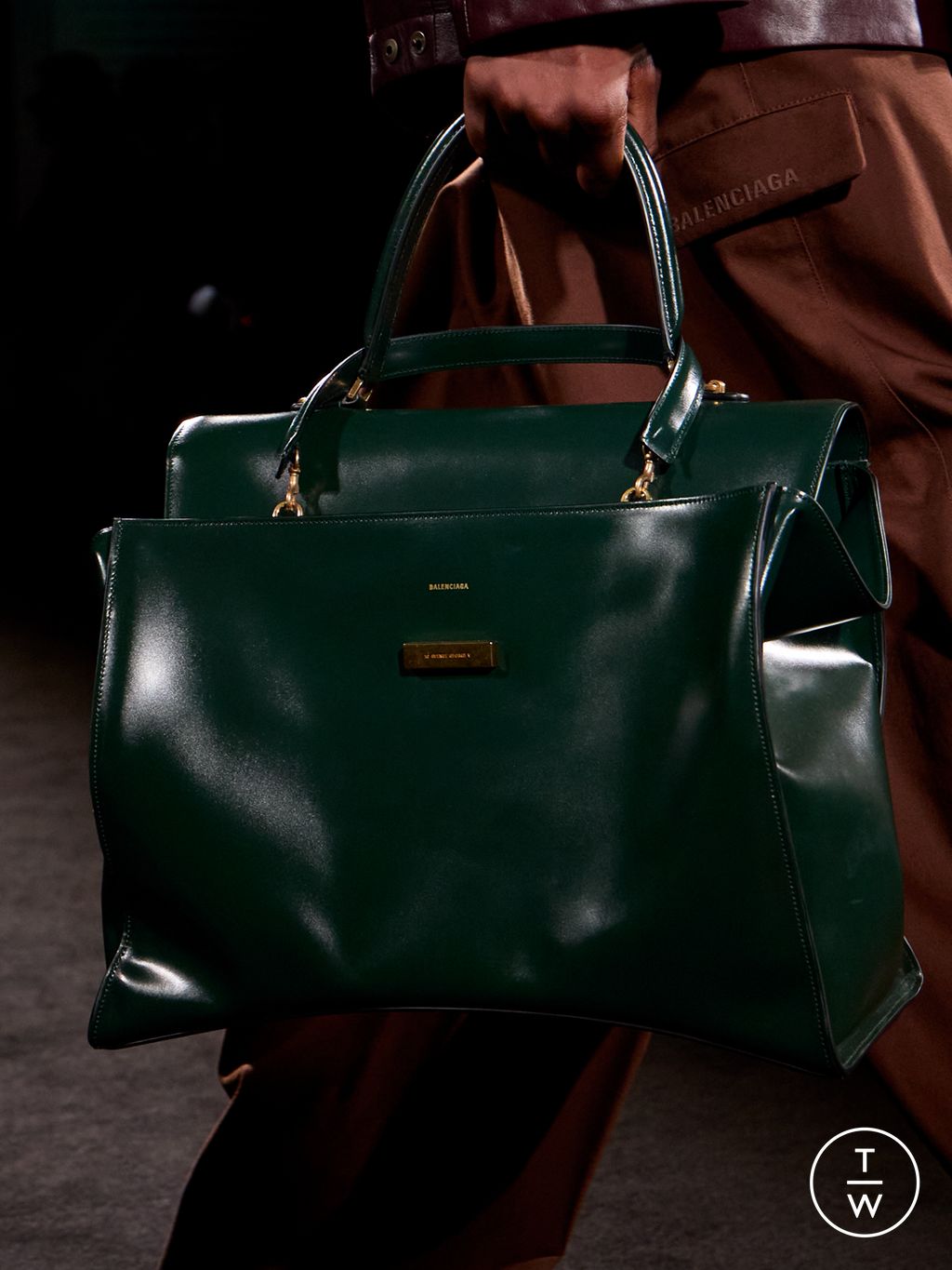 Fashion Week Paris Fall/Winter 2026 look 18 de la collection Balenciaga womenswear accessories