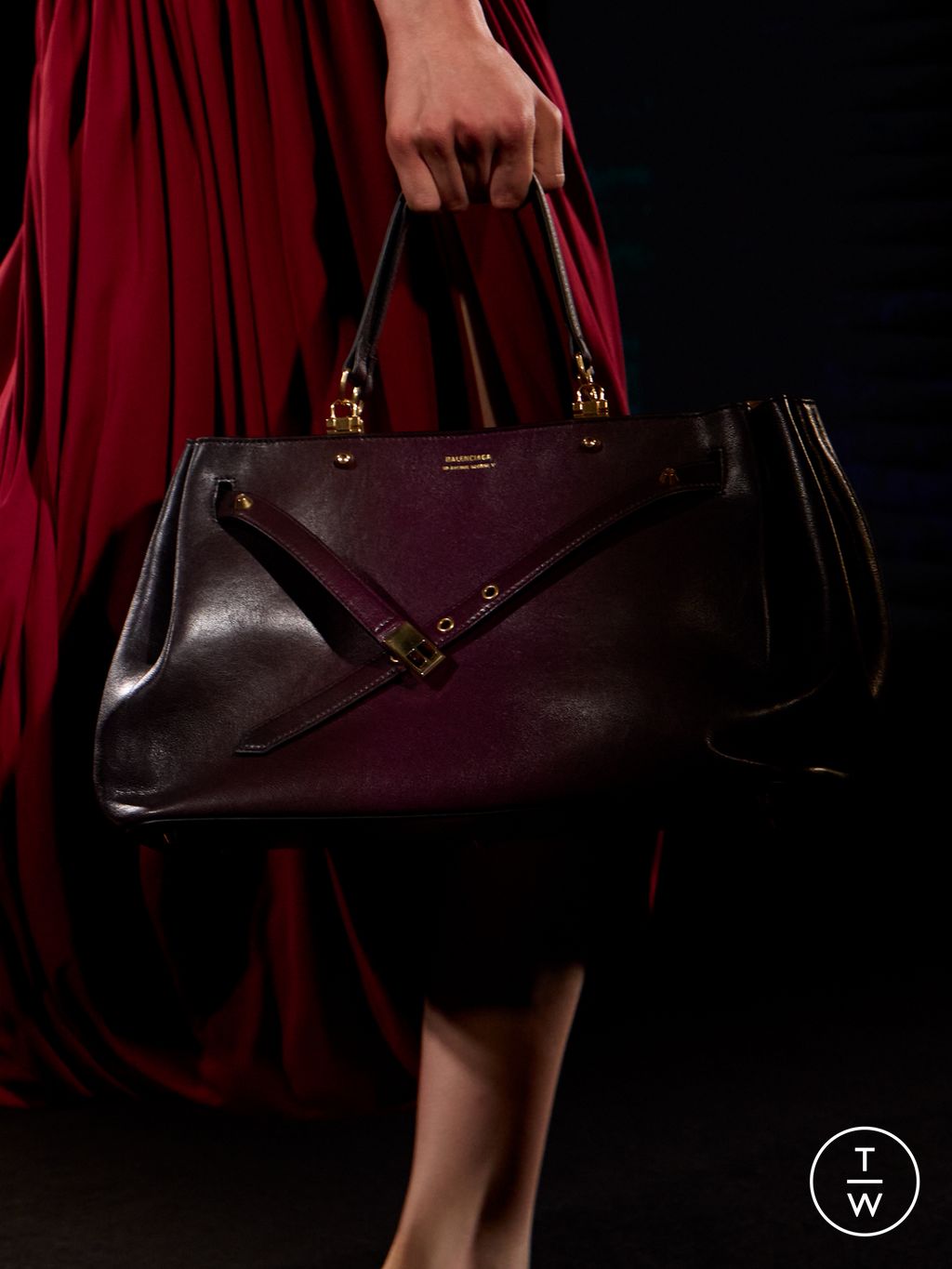 Fashion Week Paris Fall/Winter 2026 look 19 de la collection Balenciaga womenswear accessories