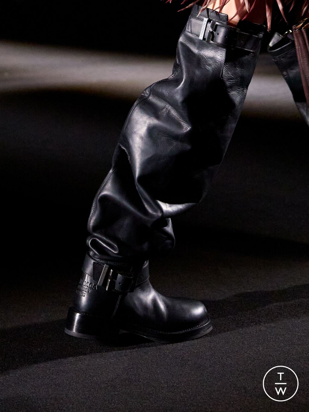 Fashion Week Paris Fall/Winter 2026 look 23 from the Balenciaga collection womenswear accessories