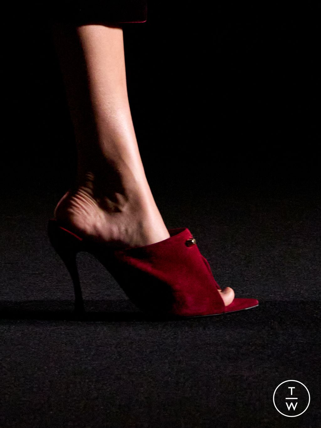 Fashion Week Paris Fall/Winter 2026 look 25 from the Balenciaga collection womenswear accessories