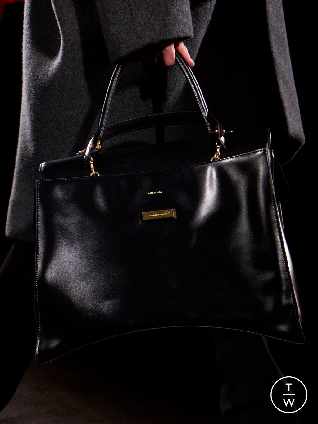 Fashion Week Paris Fall/Winter 2026 look 28 de la collection Balenciaga womenswear accessories