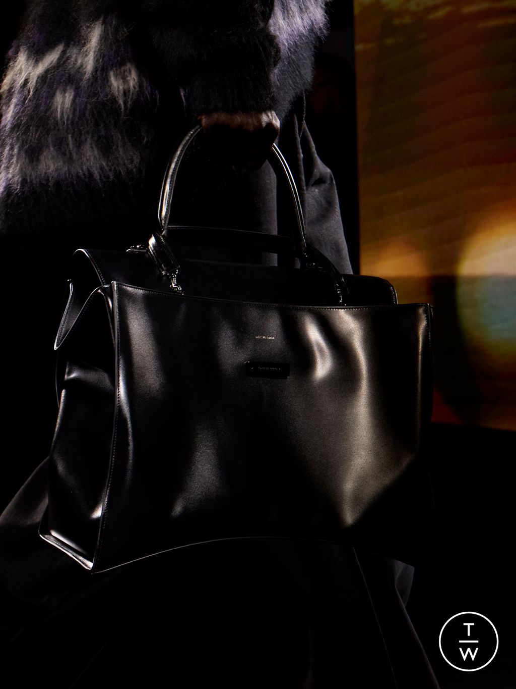 Fashion Week Paris Fall/Winter 2026 look 30 de la collection Balenciaga womenswear accessories