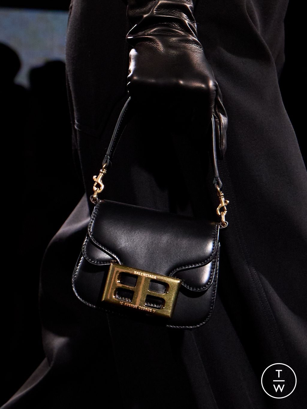 Fashion Week Paris Fall/Winter 2026 look 32 from the Balenciaga collection womenswear accessories