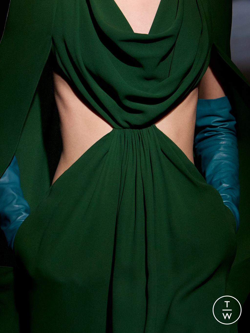 Fashion Week Paris Fall/Winter 2026 look 33 from the Balenciaga collection womenswear accessories