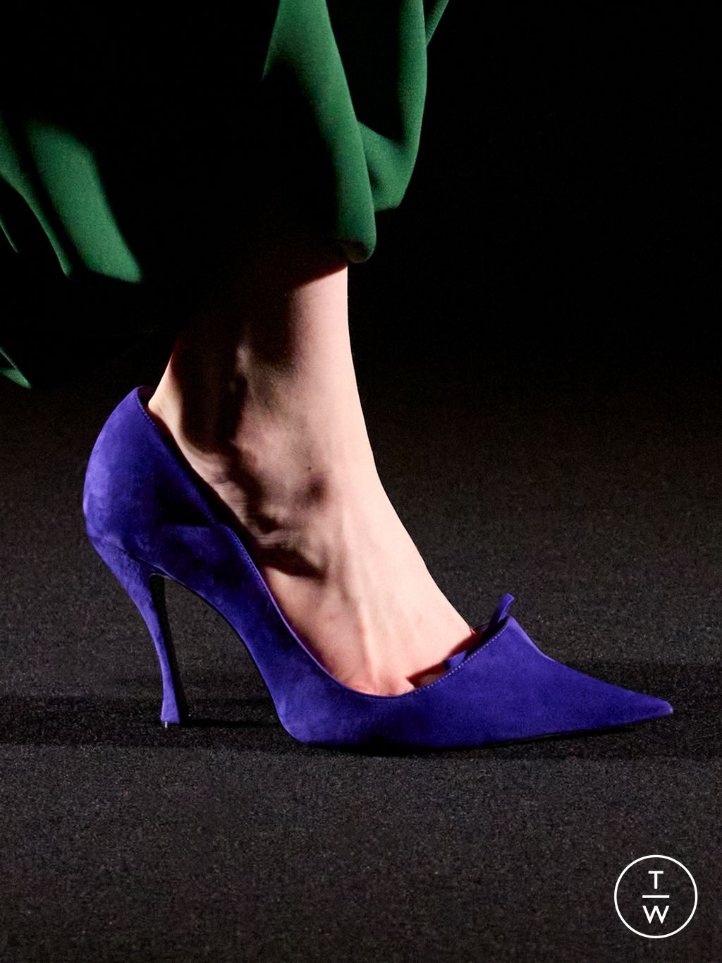 Fashion Week Paris Fall/Winter 2026 look 34 de la collection Balenciaga womenswear accessories