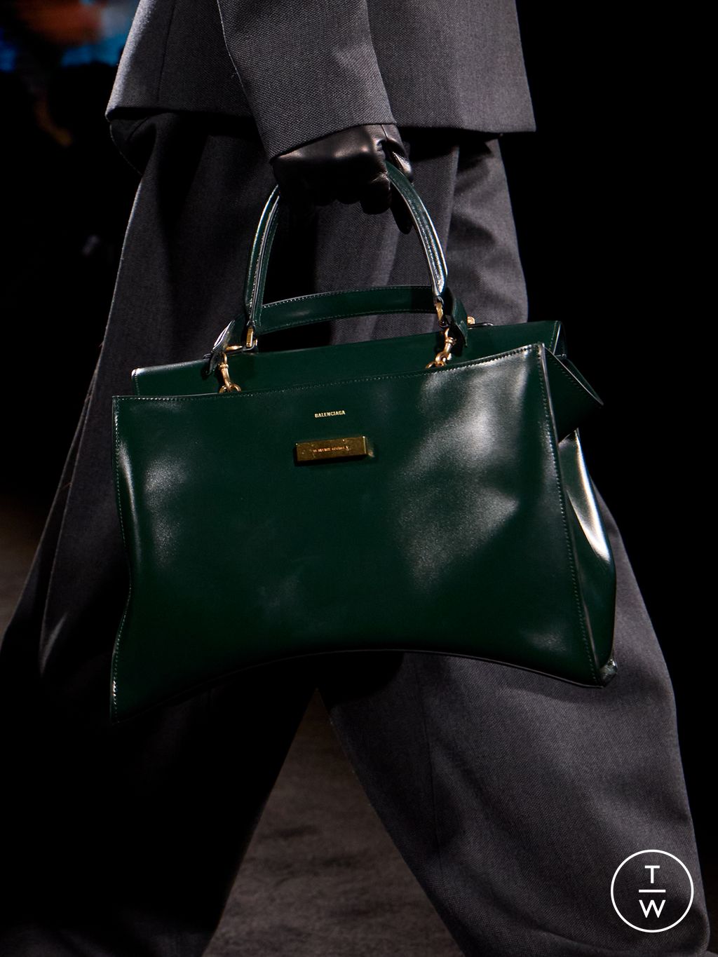 Fashion Week Paris Fall/Winter 2026 look 37 from the Balenciaga collection womenswear accessories