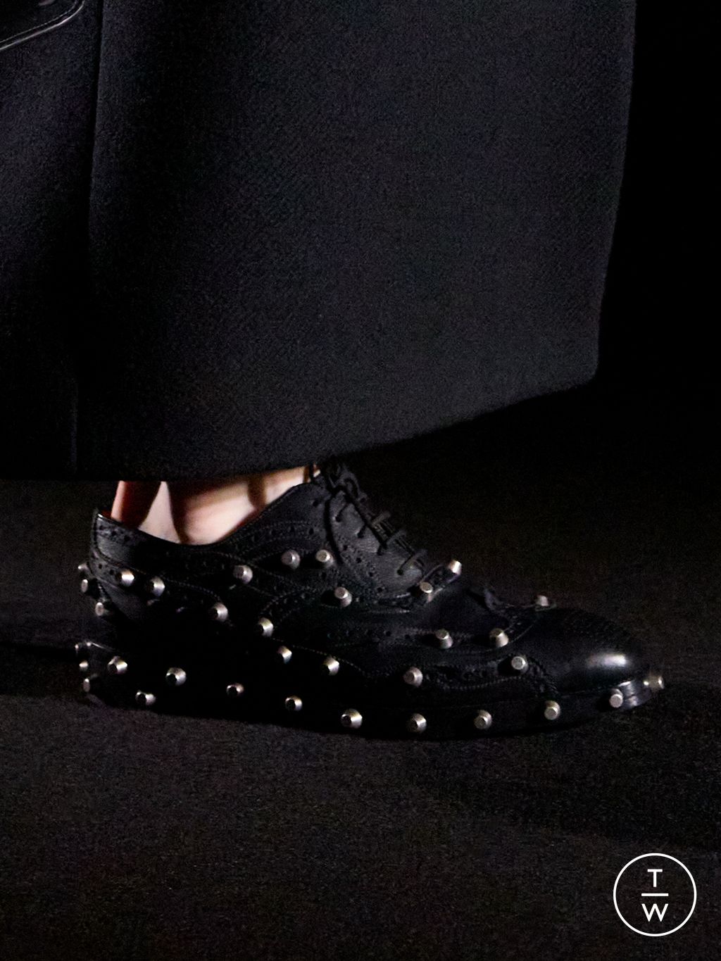 Fashion Week Paris Fall/Winter 2026 look 5 from the Balenciaga collection womenswear accessories