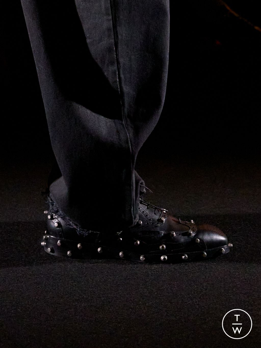 Fashion Week Paris Fall/Winter 2026 look 44 from the Balenciaga collection womenswear accessories