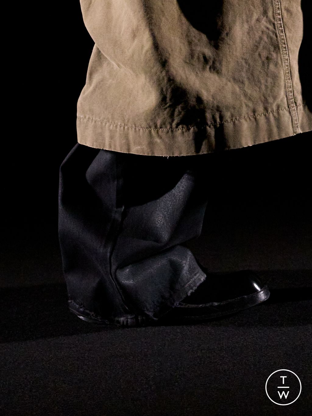 Fashion Week Paris Fall/Winter 2026 look 56 from the Balenciaga collection womenswear accessories