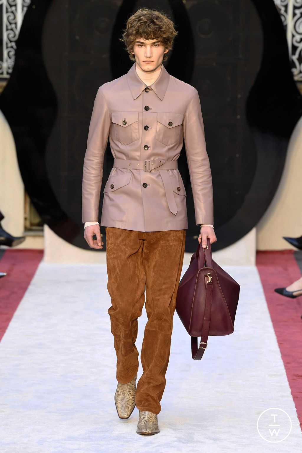 Fashion Week Milan Fall/Winter 2023 look 13 from the Bally collection 女装