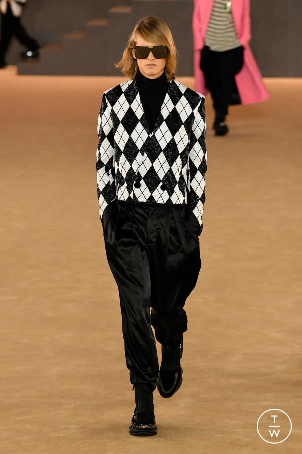 Fashion Week Paris Fall/Winter 2020 look 43 from the Balmain collection menswear