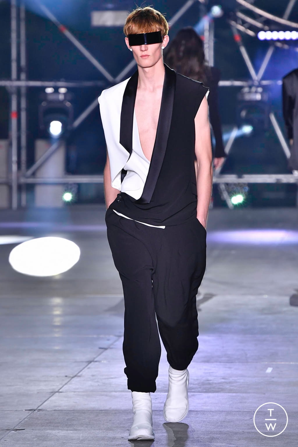 Fashion Week Paris Spring/Summer 2020 look 95 from the Balmain collection 男装