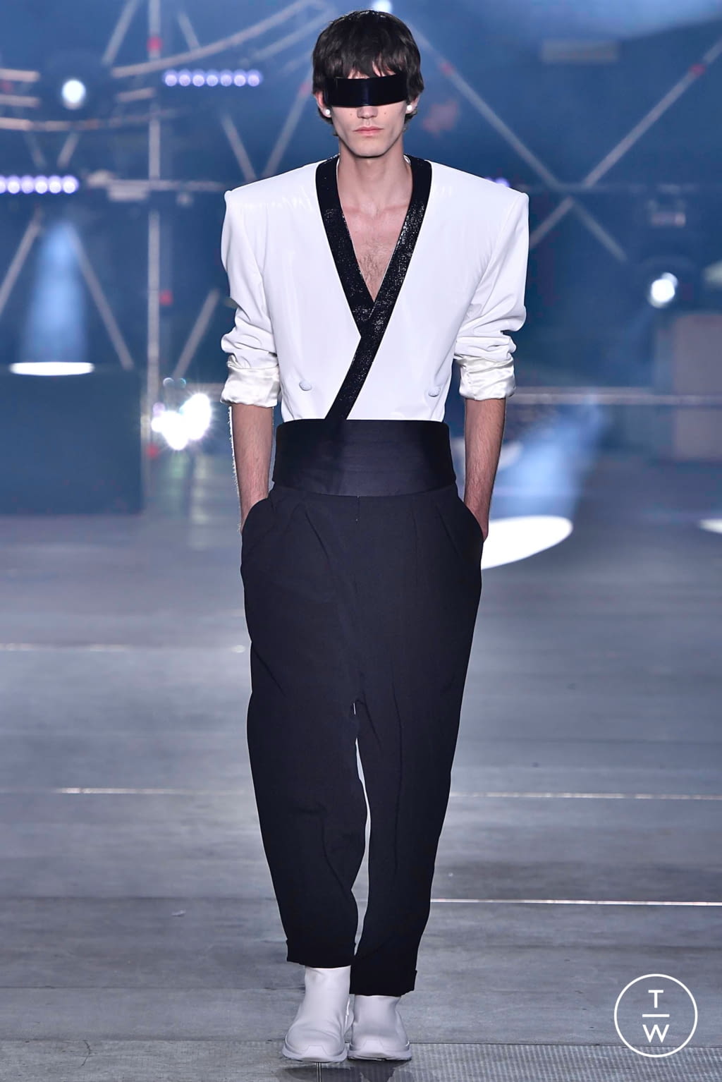 Fashion Week Paris Spring/Summer 2020 look 102 from the Balmain collection 男装