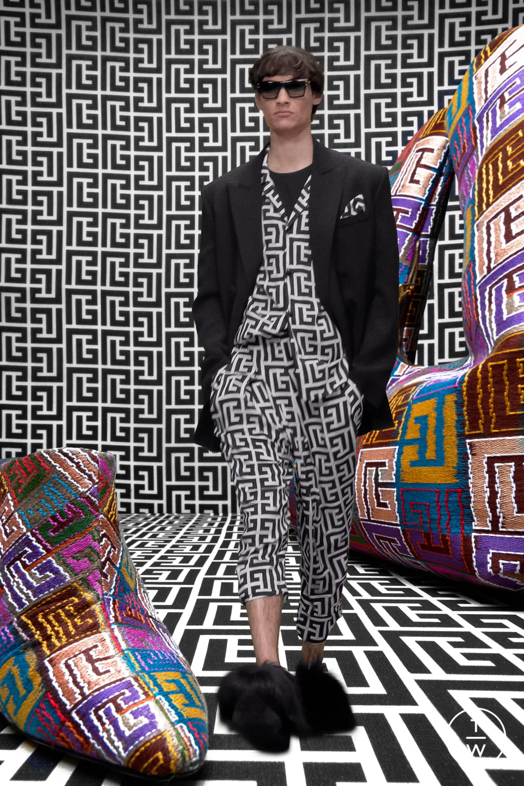 Fashion Week Paris Resort 2022 look 19 from the Balmain collection 男装