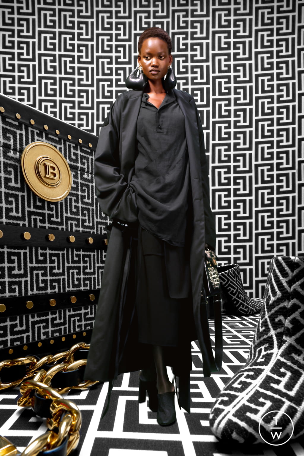 Fashion Week Paris Resort 2022 look 14 from the Balmain collection womenswear