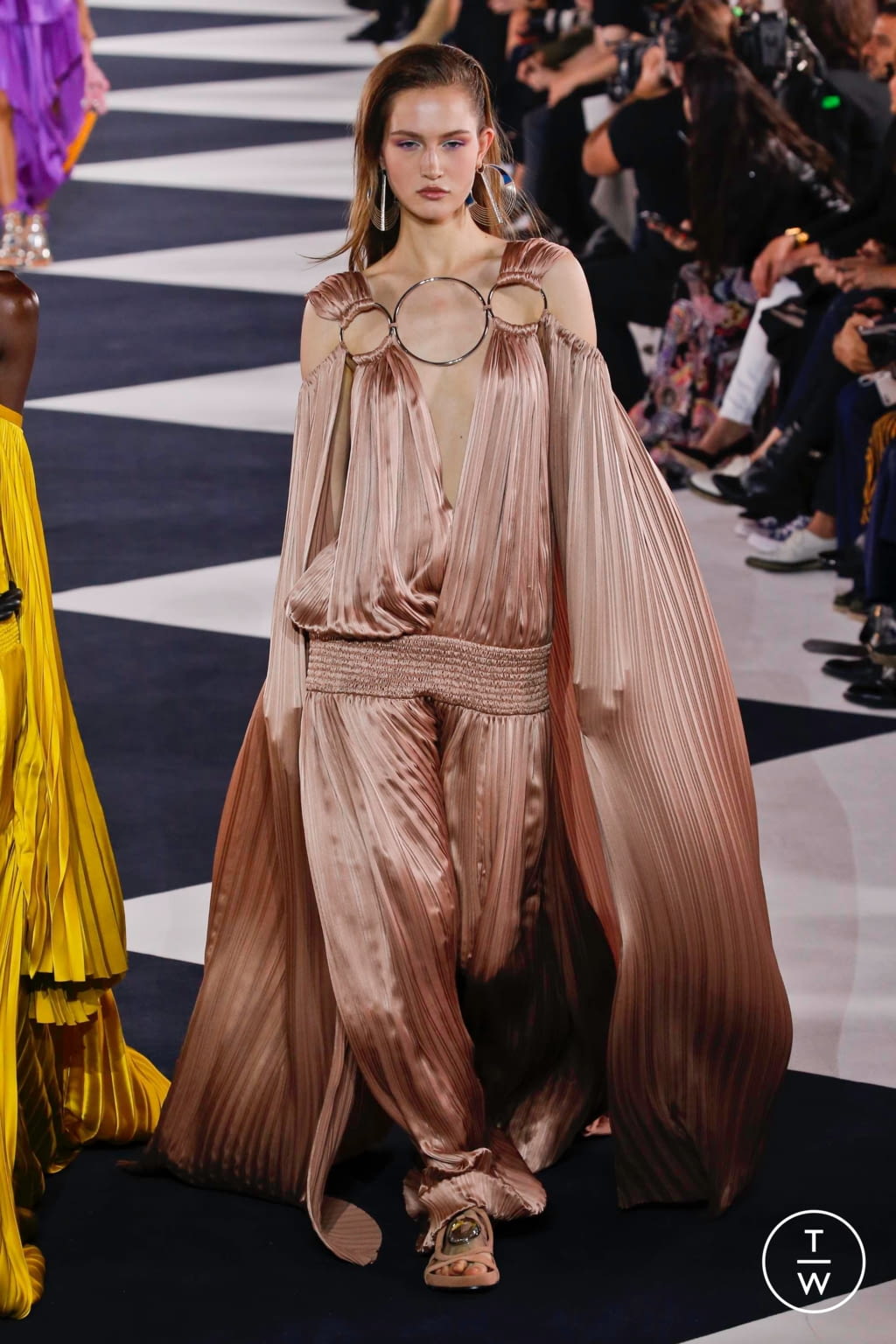 Fashion Week Paris Spring/Summer 2020 look 66 de la collection Balmain womenswear