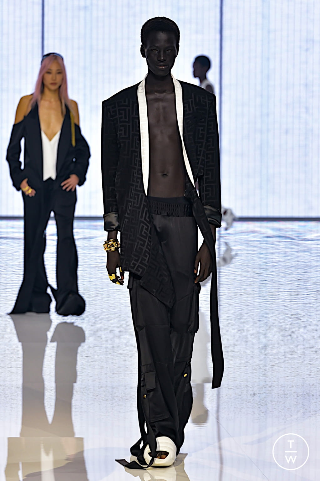 Fashion Week Paris Spring/Summer 2022 look 12 from the Balmain collection 女装