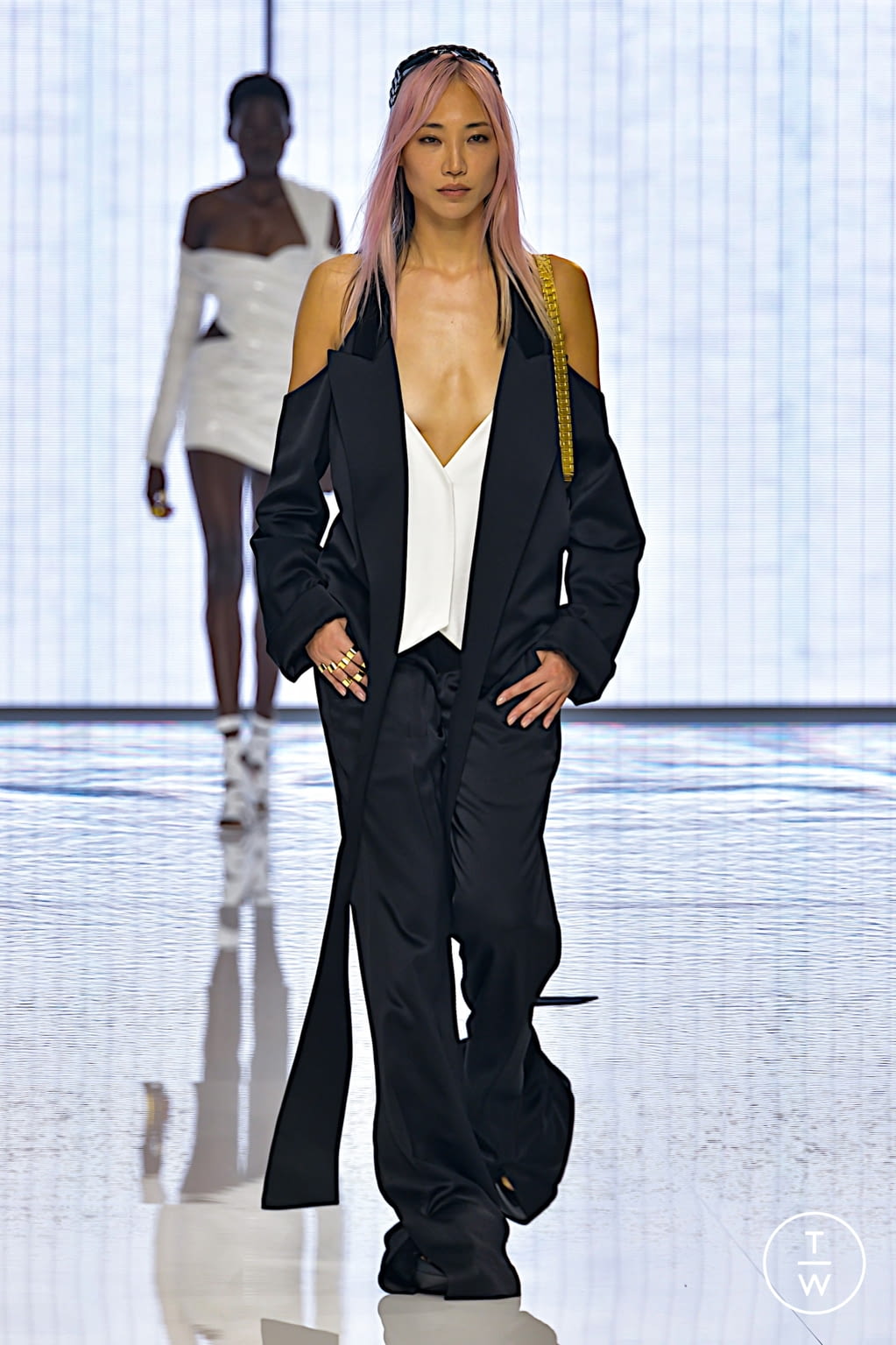 Fashion Week Paris Spring/Summer 2022 look 13 from the Balmain collection womenswear